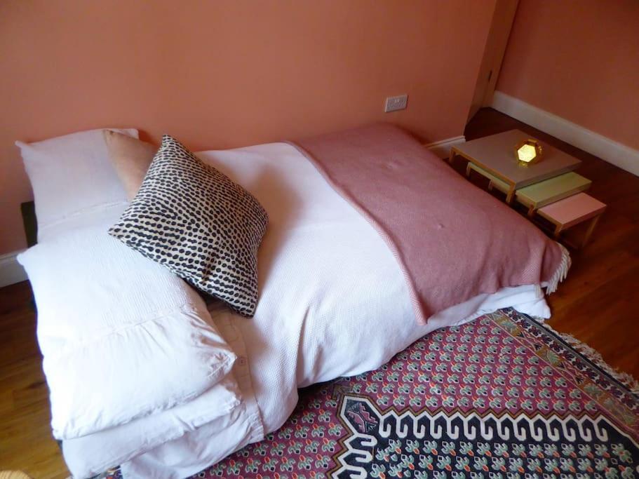 Stylish And Colourful Flat Minutes From The Beach Margate Exterior photo