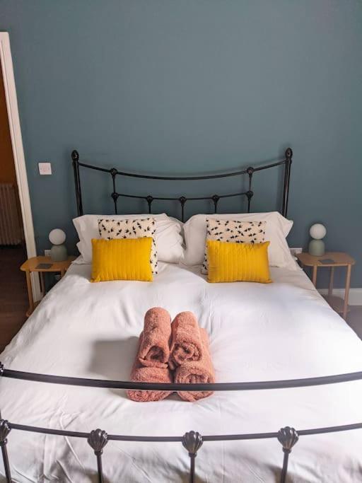 Stylish And Colourful Flat Minutes From The Beach Margate Exterior photo